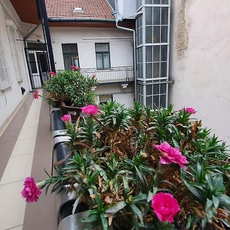 Violet Apartment With Air Condition Budapeste Exterior foto